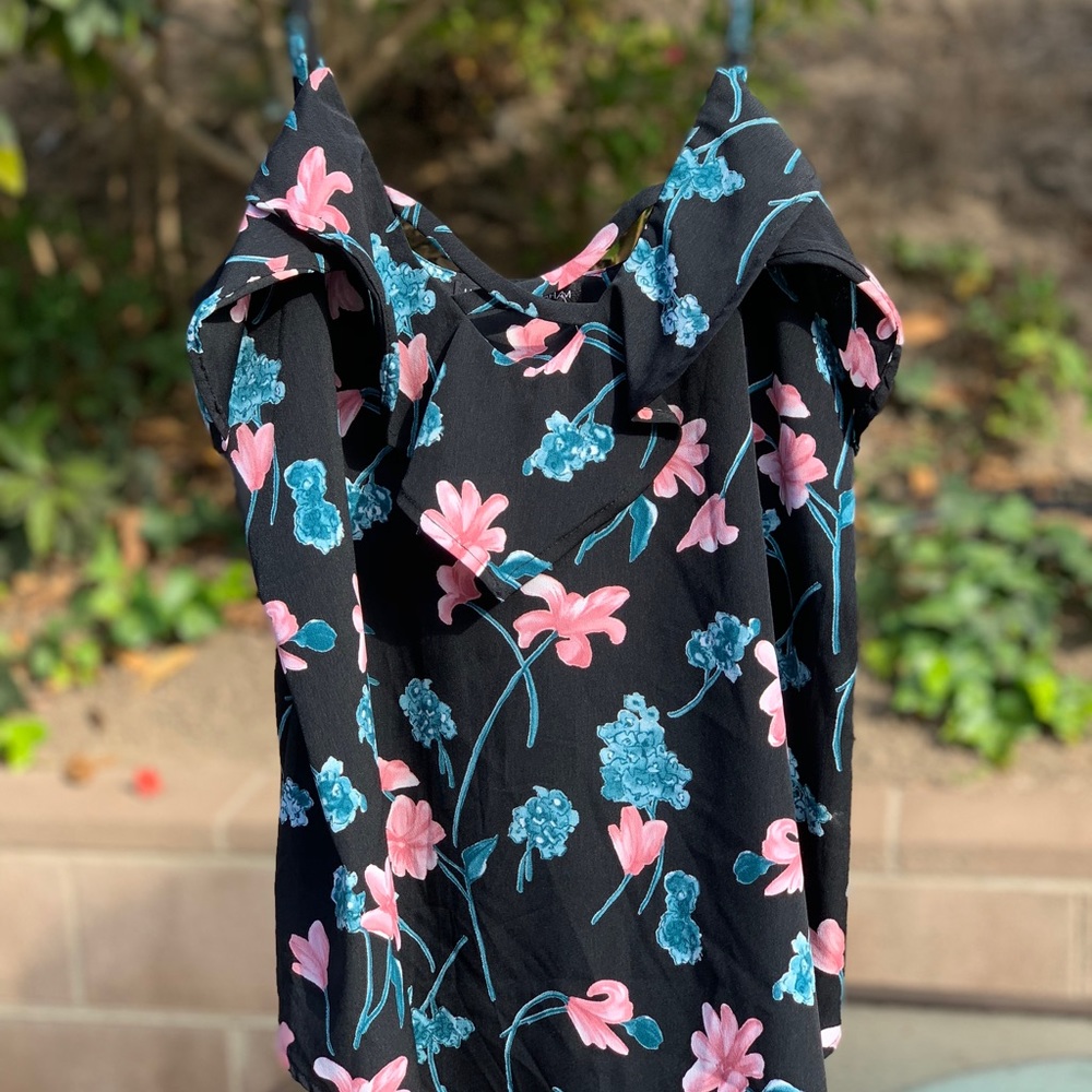 Gorgeous Harlowe & Graham Blouse - NWT!!! 🌸🌺
